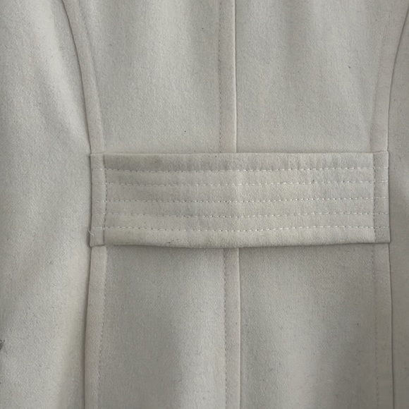 BCBG coat XS White jacket beautifully tailored. Great condition. Dry cleaned. - Picture 6 of 7